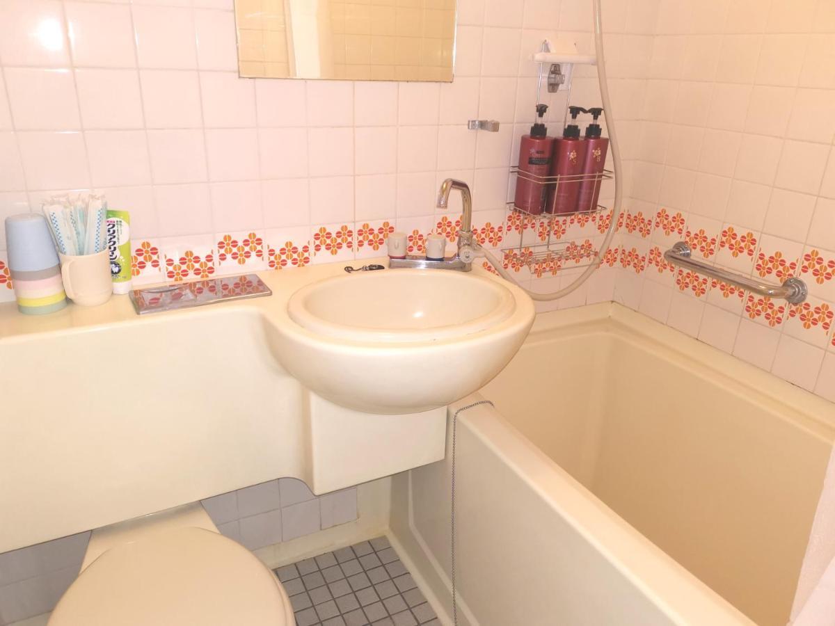 B House -- Self Check In -- Room Number & Password Is In The Following Email Tokyo Luaran gambar
